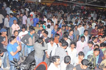 Yevadu Premiere Show